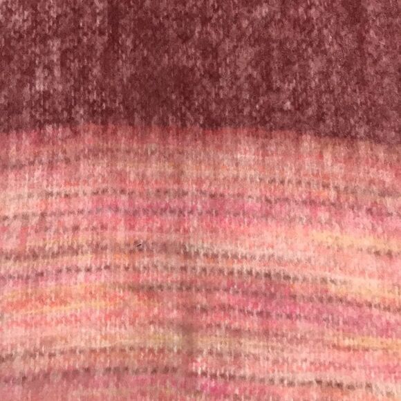 Beautiful Shades of Pink Chunky Fleece Scarf with Thick Fringe 74” x 16” NWOT - Picture 4 of 8